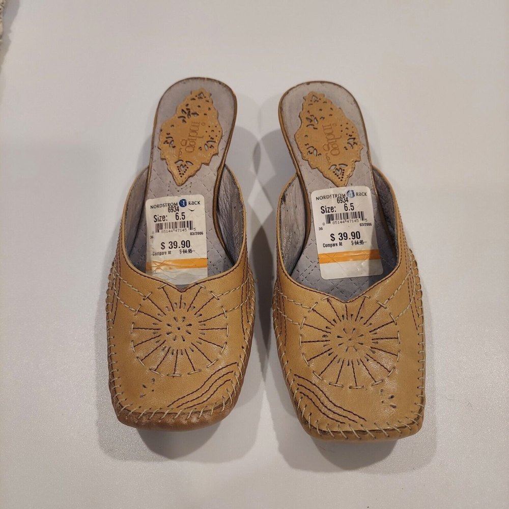 Indigo by Clarks Leather Slip On Mules Stitching designs Tan Women Size 6.5